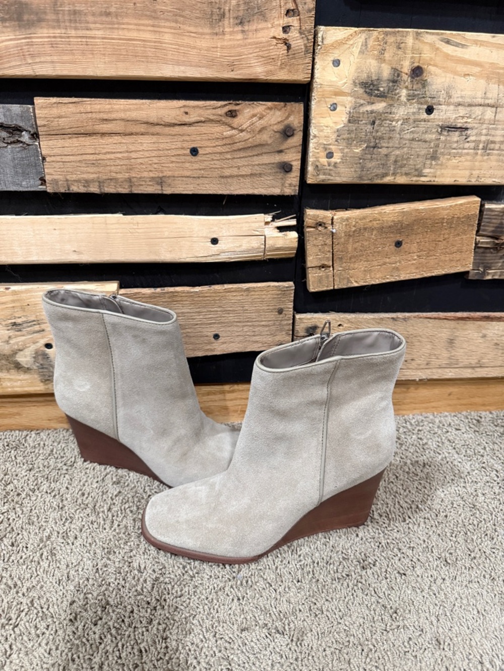 Dolce Vita Susann Almond Suede Bootie Wedge Heel Womens 8.5 Beige Ankle Zip
Boho